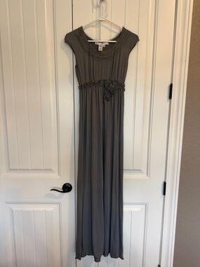 Max Studio Gray Cap-Sleeve Maxi Dress with Floral Waist